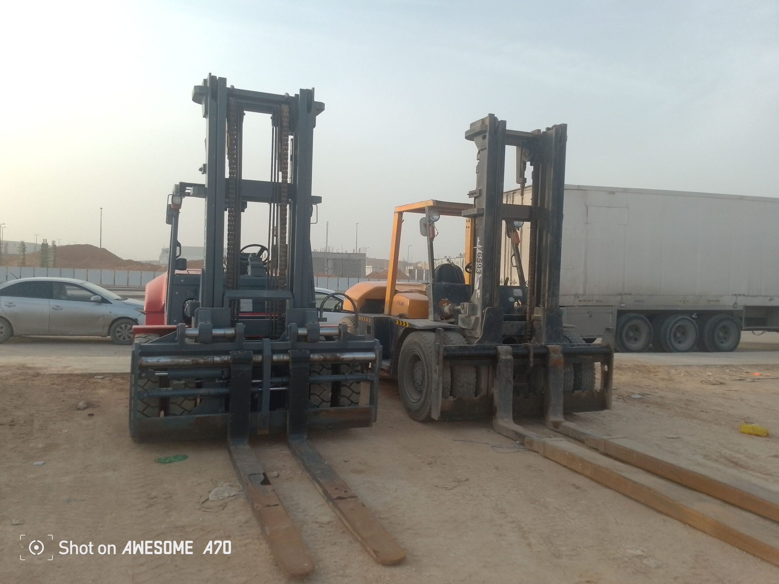 فوركليفت للايجار يومي وشهري جميع الأحجام مديل حديث