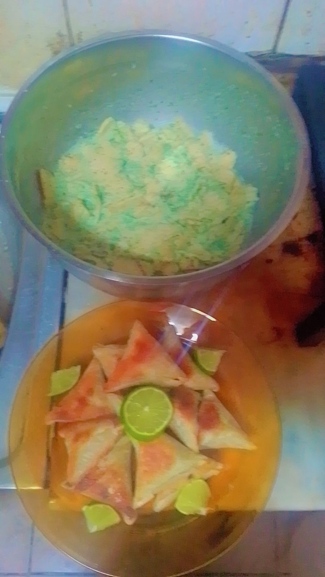 ابحث عن شغل طباخ استراحه حارس فله جنسيه يمني عمري