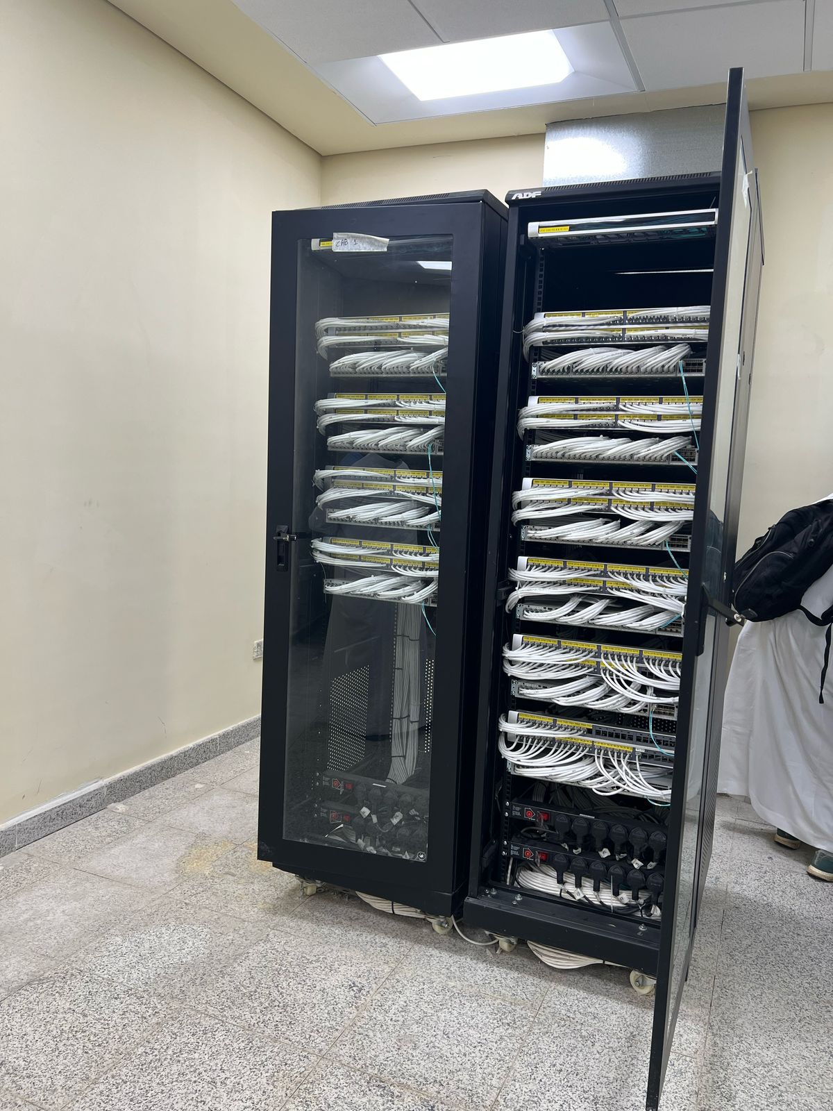 فني شبكات وكمرات المراقبه تأسيس وتمديد وصيانه