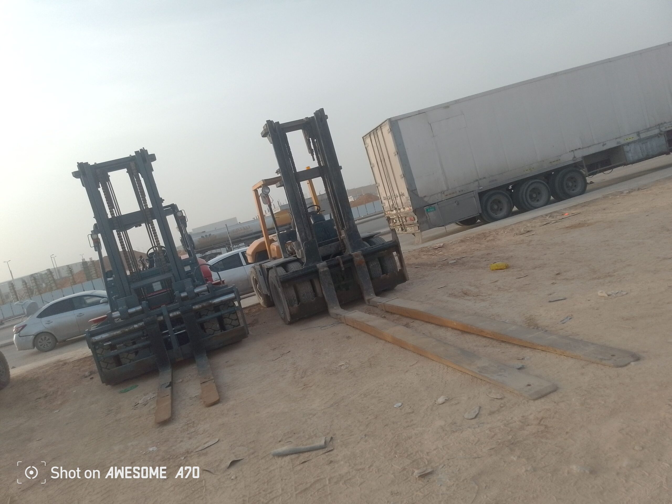 فوركليفت للايجار يومي وشهري جميع الأحجام مديل حديث