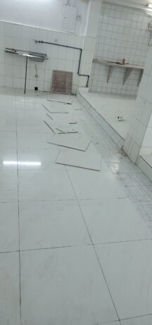 مبلط سيرميك بورسلان. معلم بلاط