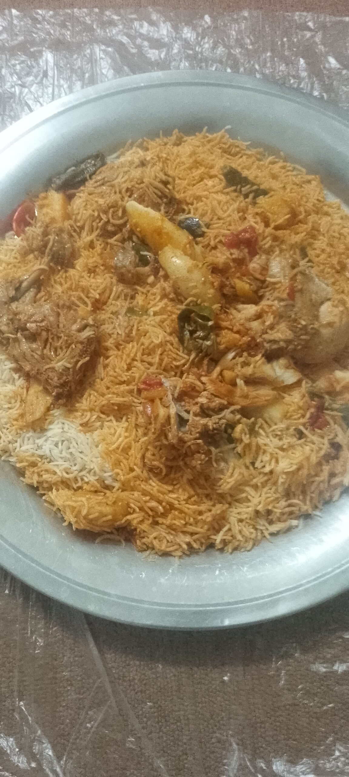 ابحث عن شغل طباخ استراحه حارس فله جنسيه يمني عمري