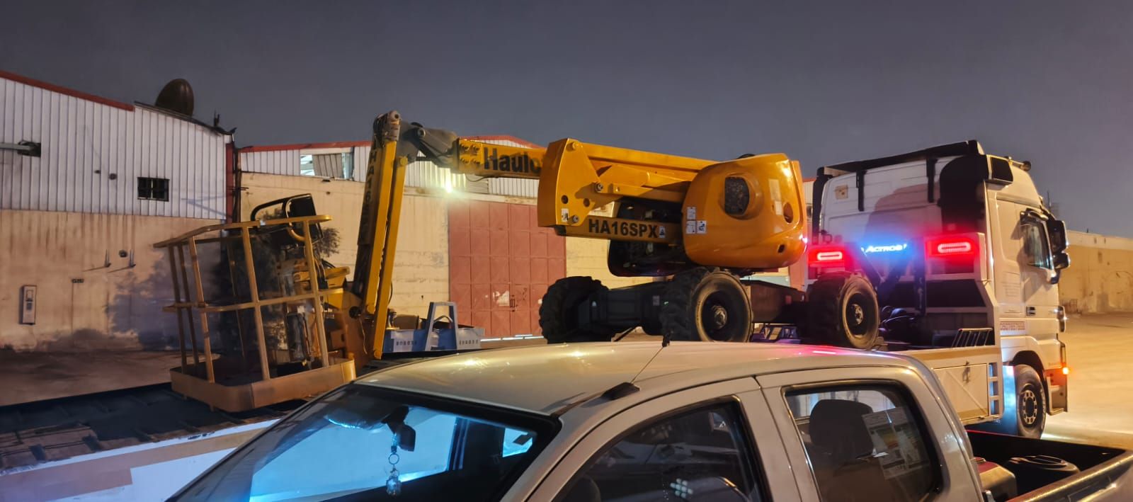 فوركليفت للايجار يومي وشهري جميع الأحجام مديل حديث