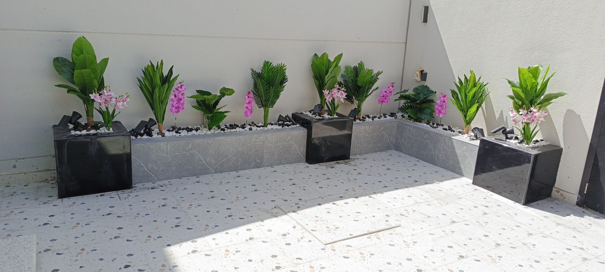 تنسيق حدائق ومظلات وجلسات خارجيه وديكارات داخلي وخ