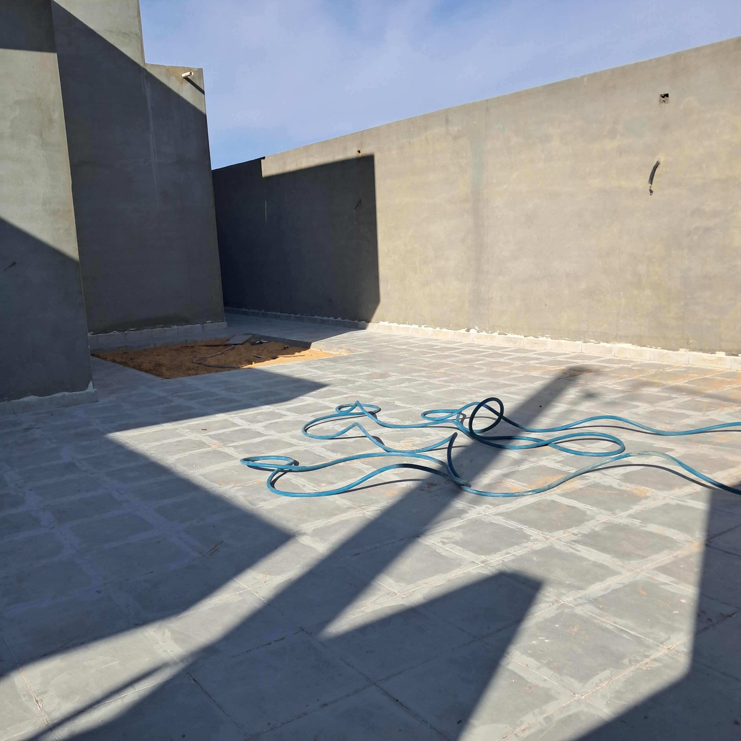 مبلط سيراميك بريده