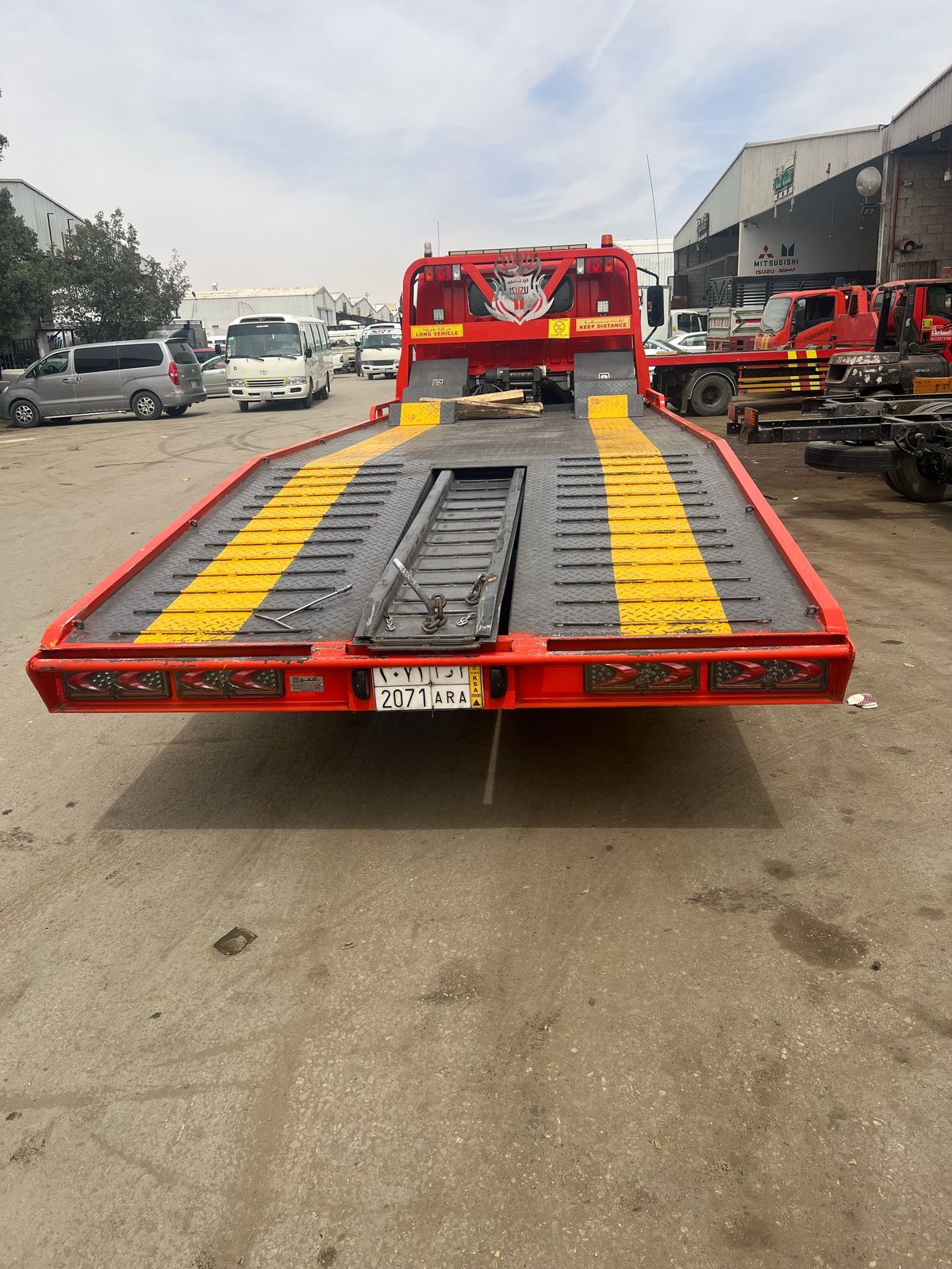 تأجير رافعات شوكيه ونقل المعدات والسيارات