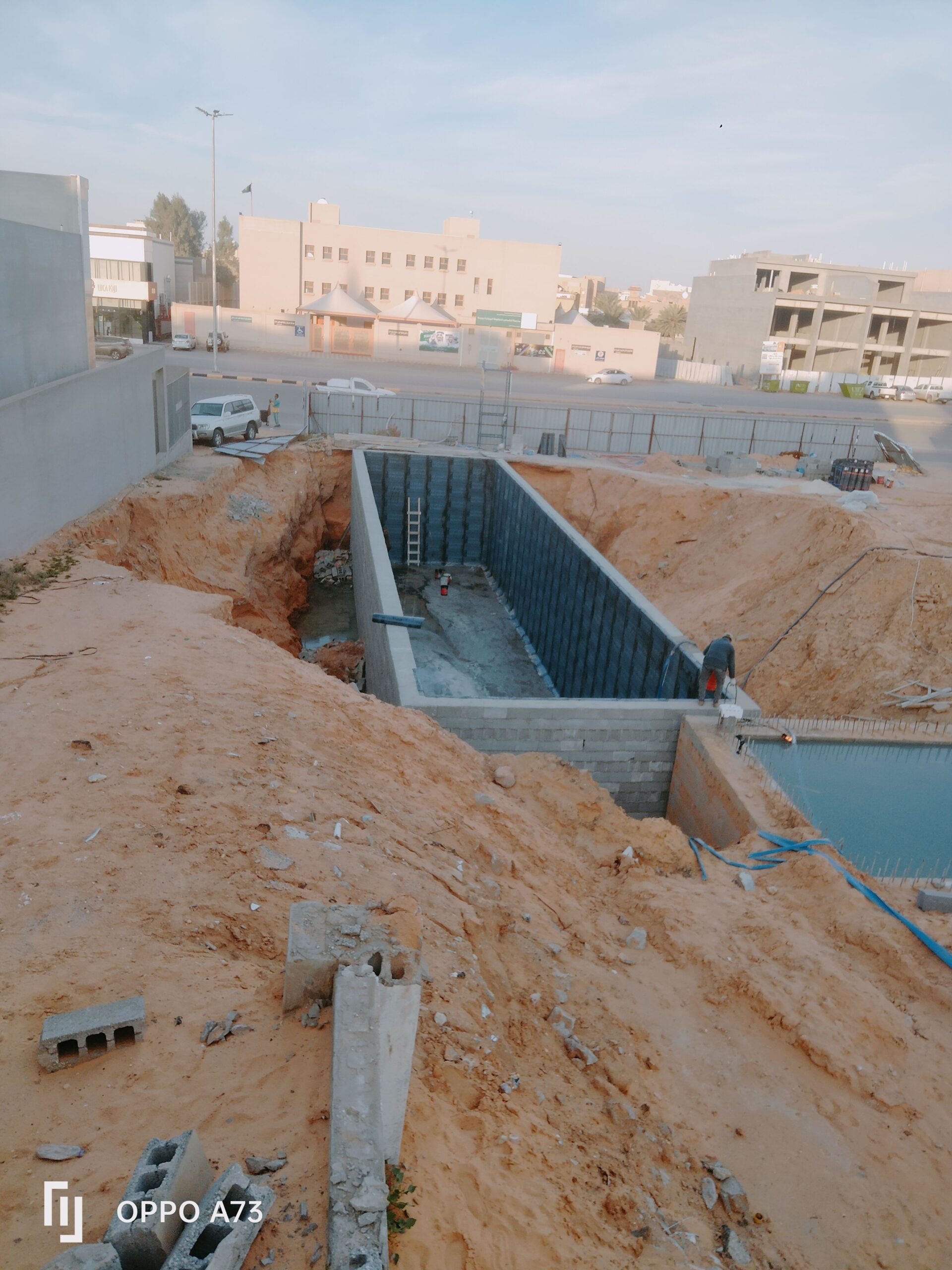 عوازل مائي وحراري