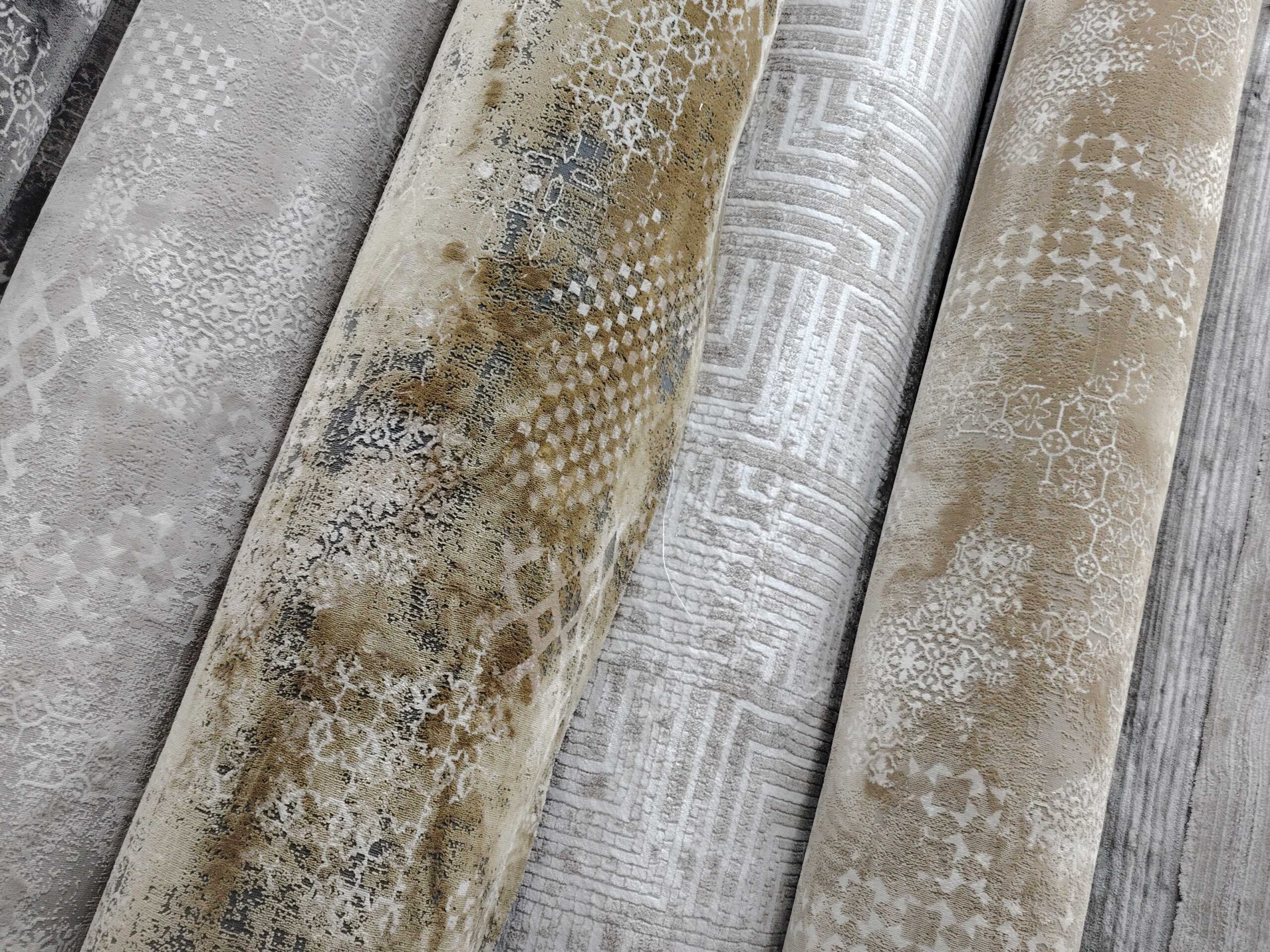 يوجد لدينا جميع انواع الموكيت التركي والحرير والإم