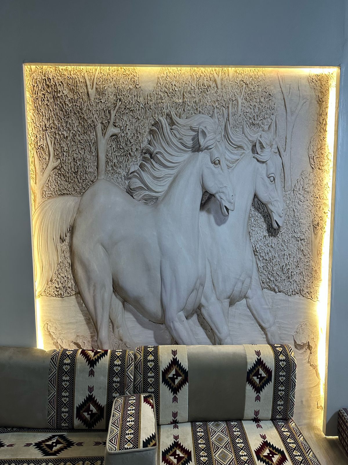 معلم دهانات وجميع انواع الديكورات بمحايل عسير