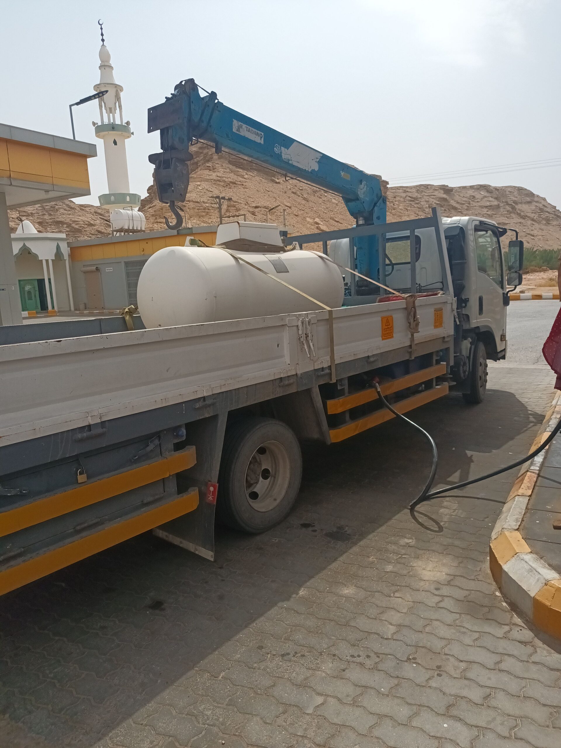 دينه ونش نقل اغراض ومكيفات وخزانات غاز 0562836255