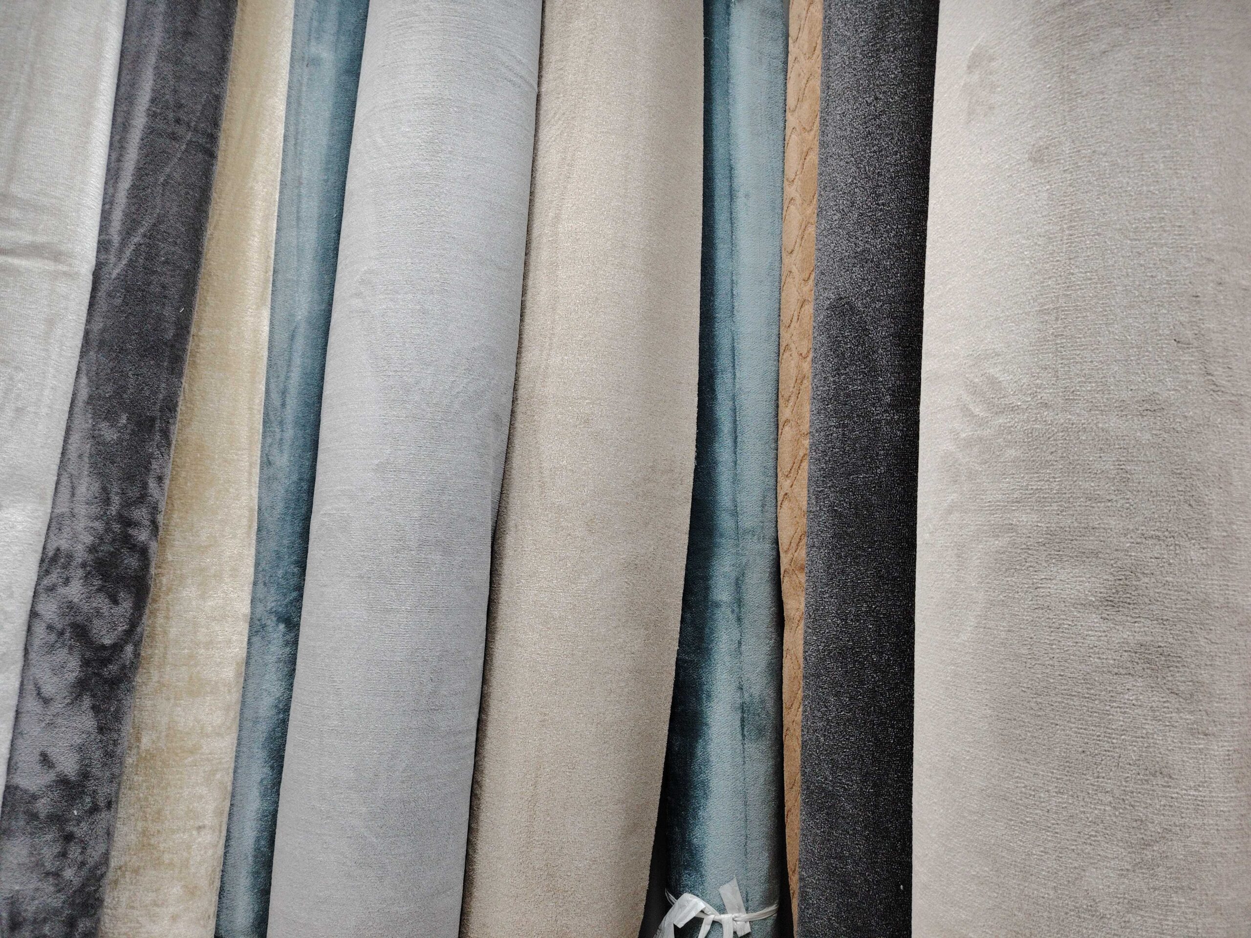 يوجد لدينا جميع انواع الموكيت التركي والحرير والإم