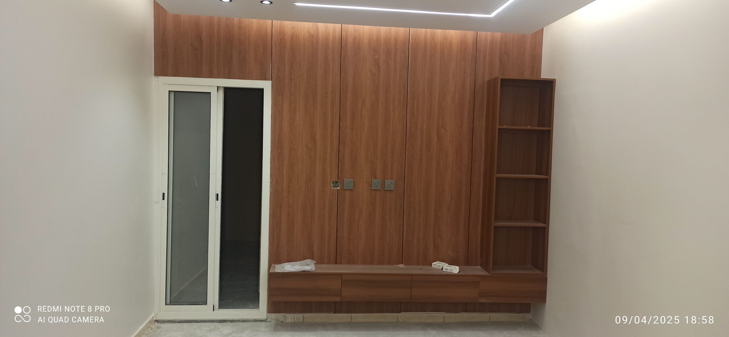 تصميم وتركيب جميع انواع الديكورات المنزليه وغرف ال