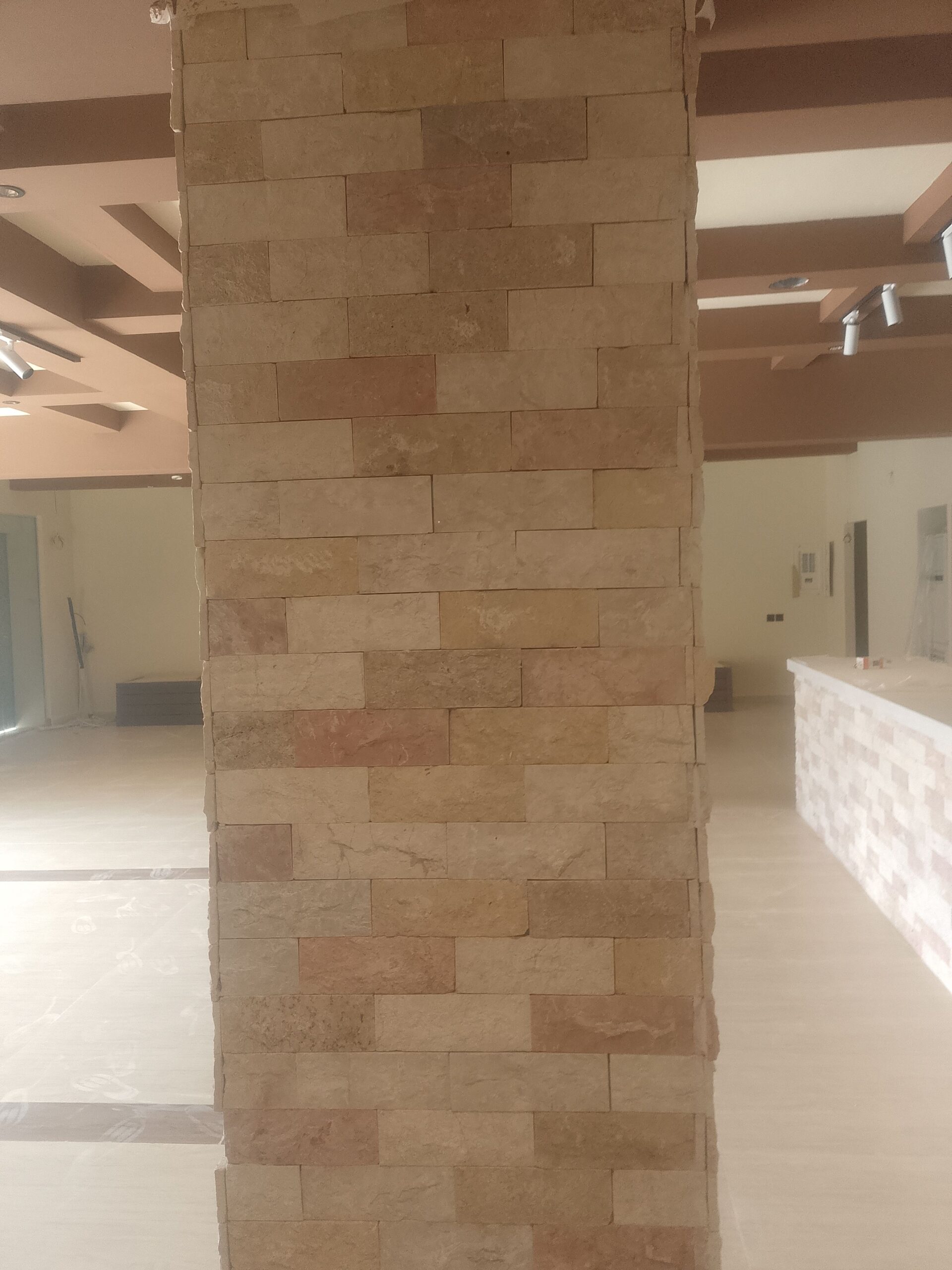 معلم بلاط باكستاني