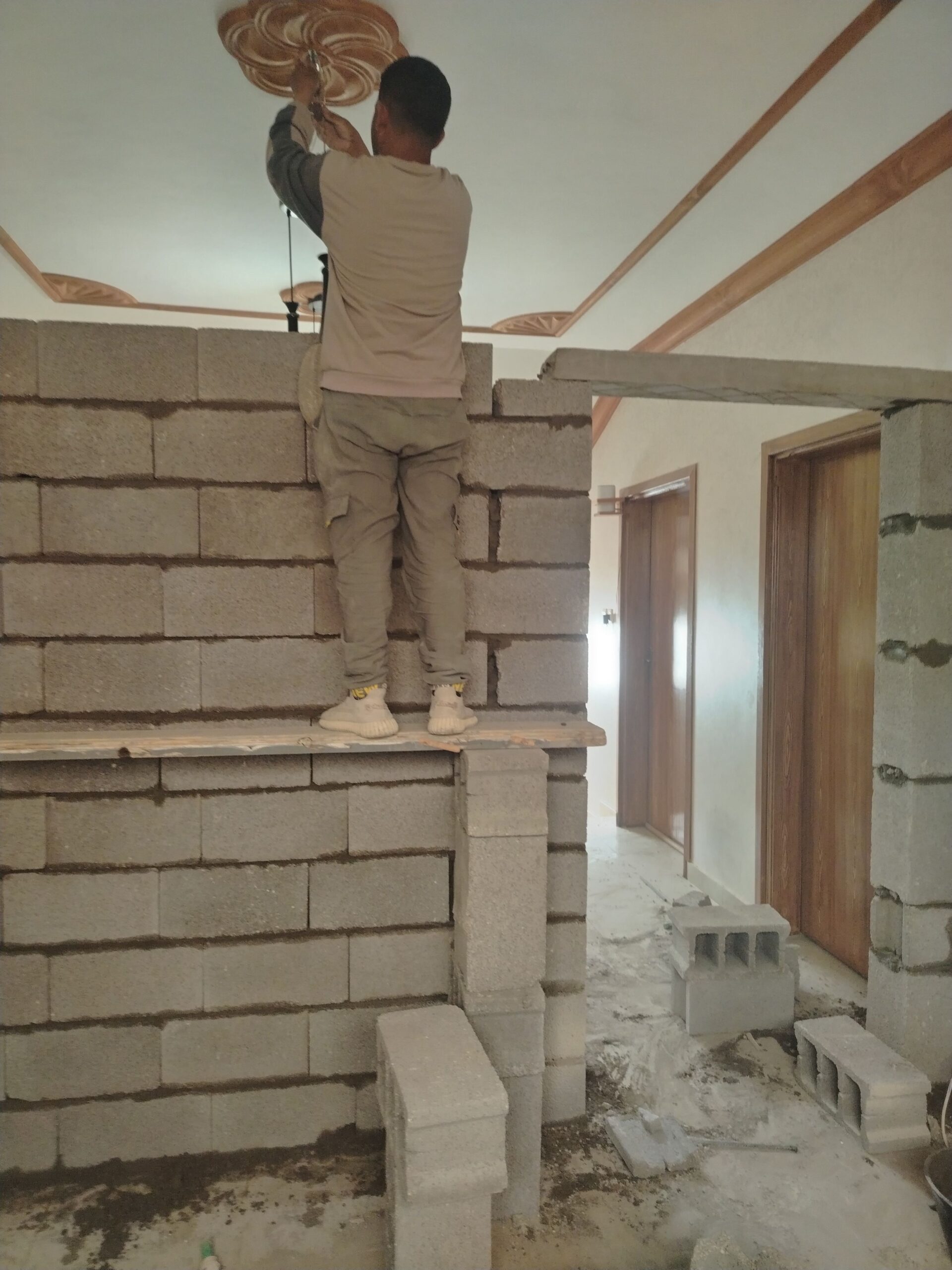 تكسير وترميم وبناء