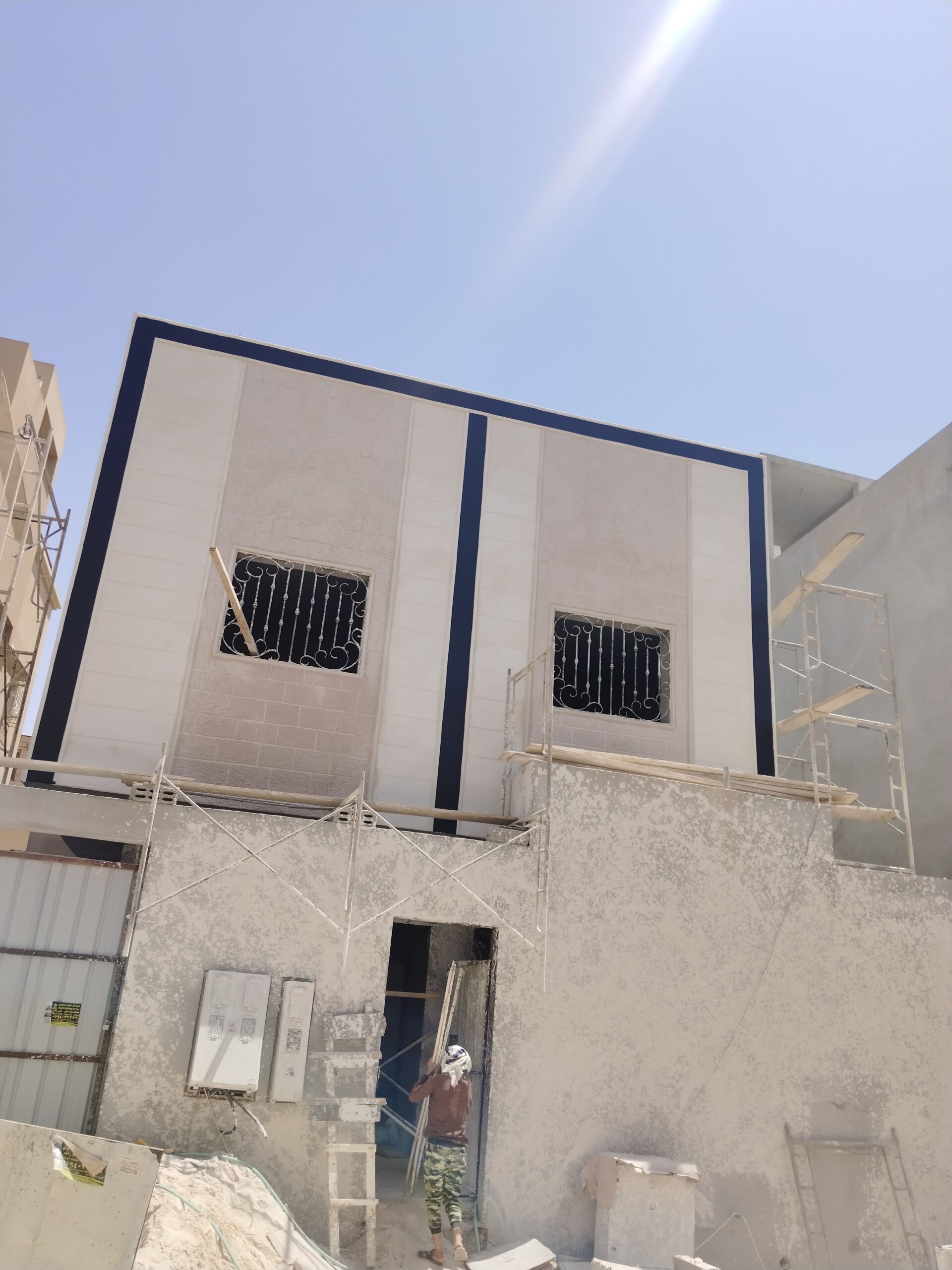 لياس بيضاء وديكورات جبس خارجي جي آر سي بديل الحجر