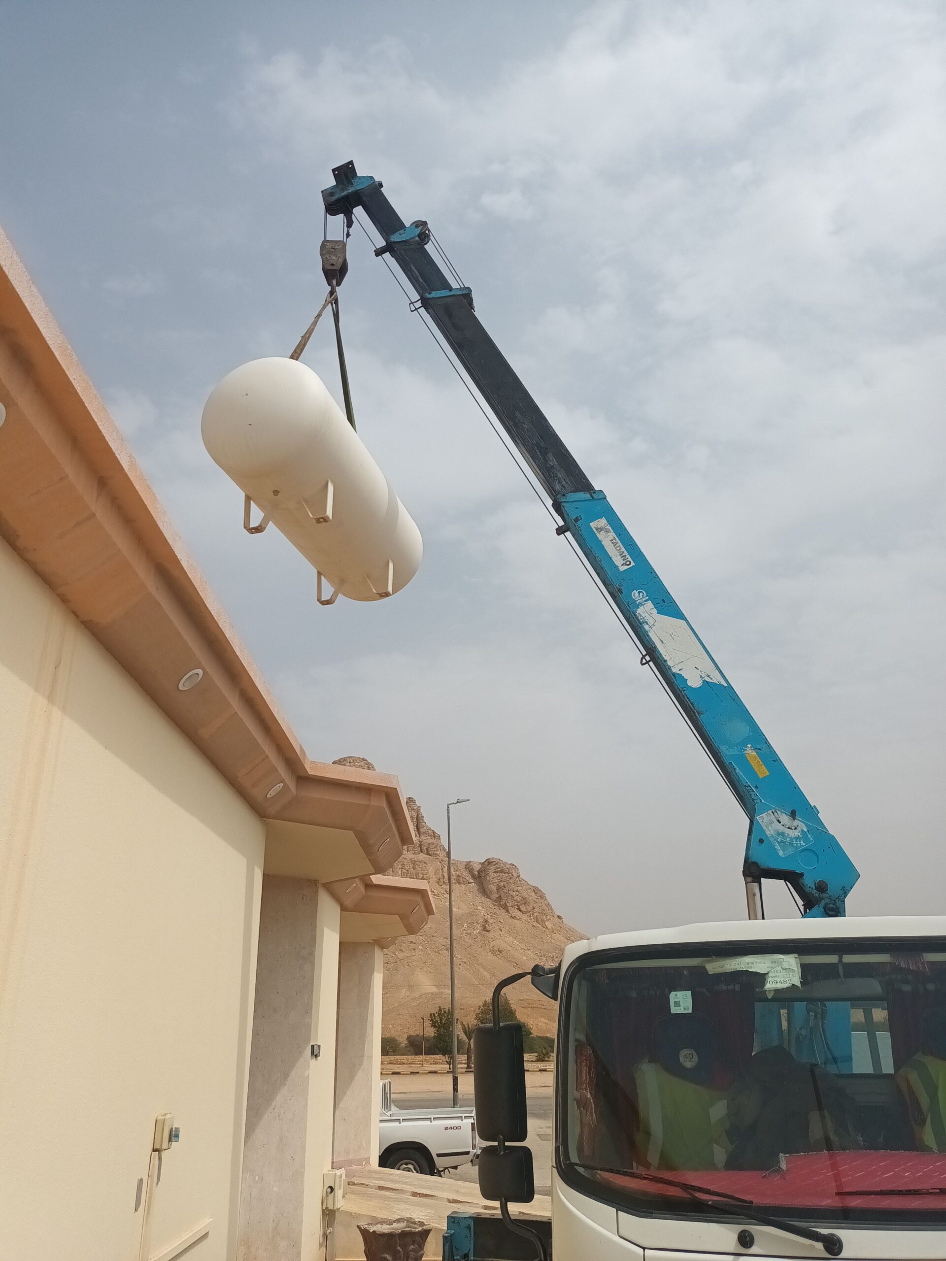 دينه ونش نقل اغراض ومكيفات وخزانات غاز 0562836255