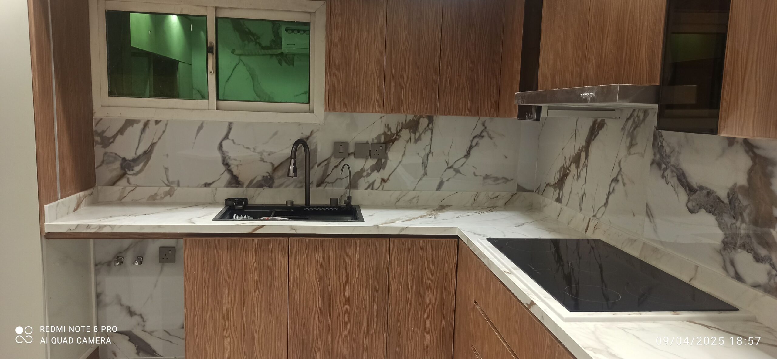 تصميم وتركيب جميع انواع الديكورات المنزليه وغرف ال