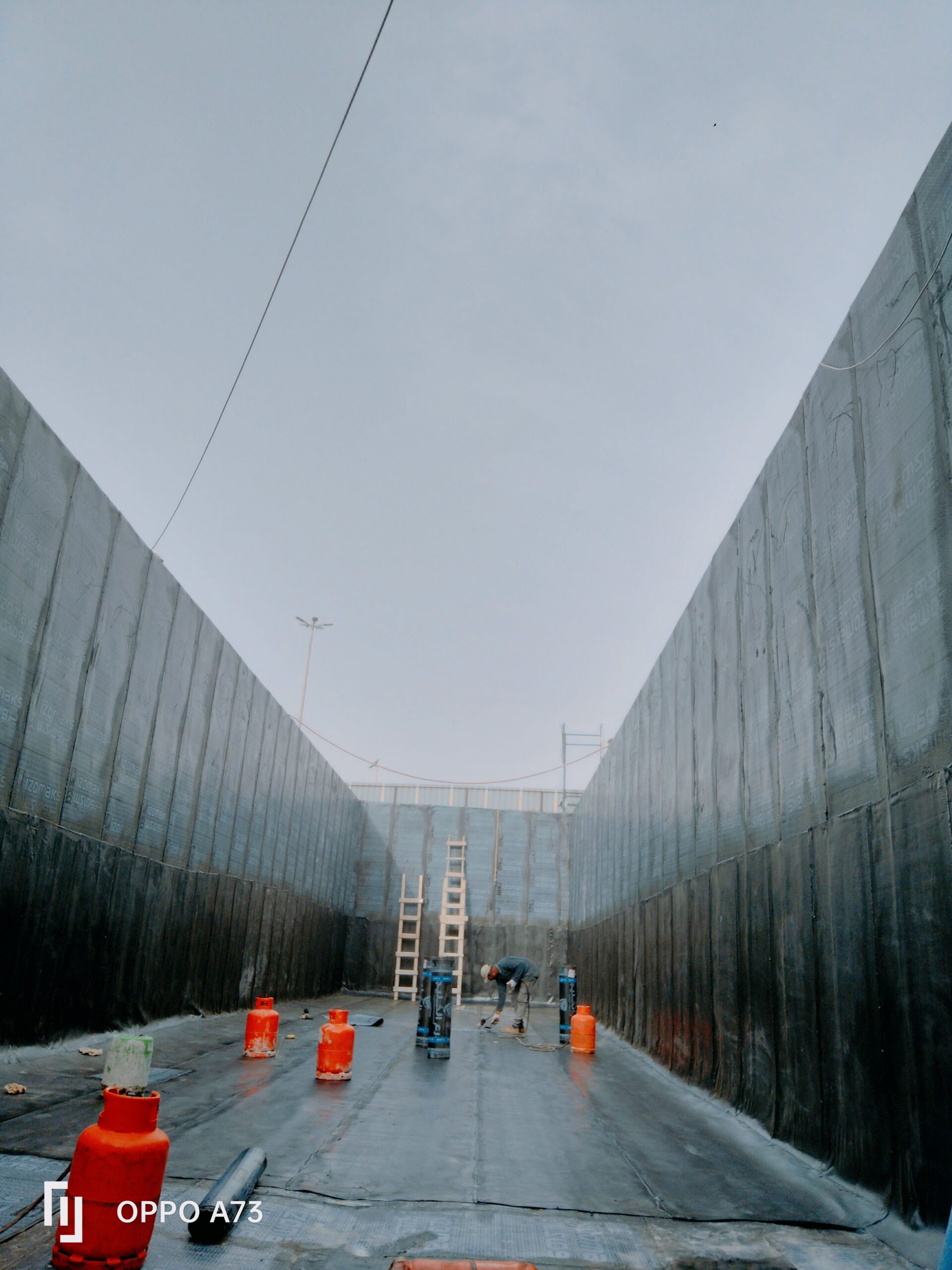 عوازل مائي وحراري