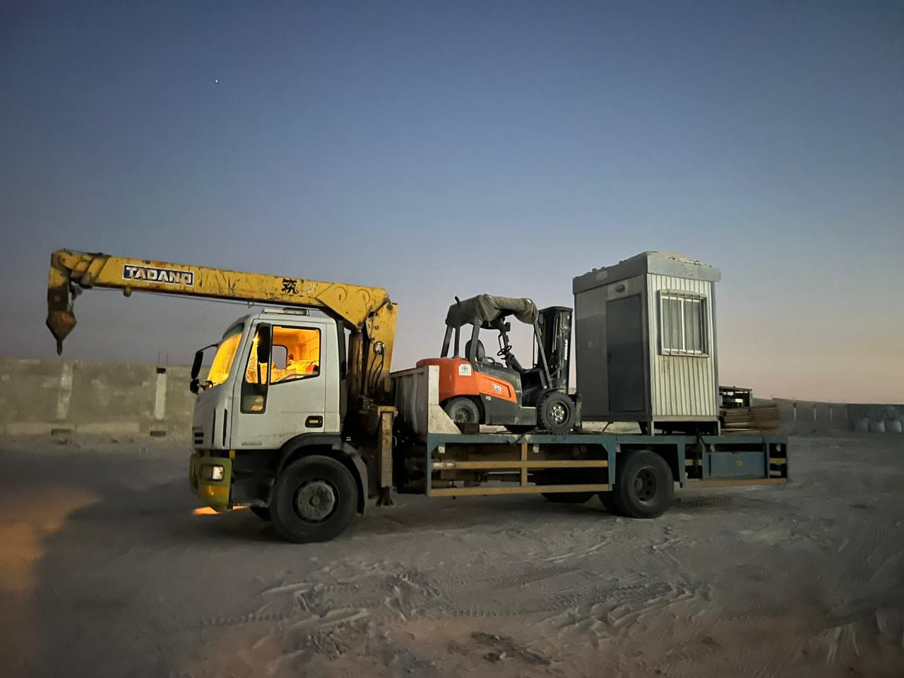 نقل بركسات وغرف جاهزة سطحه ونش 0562836255