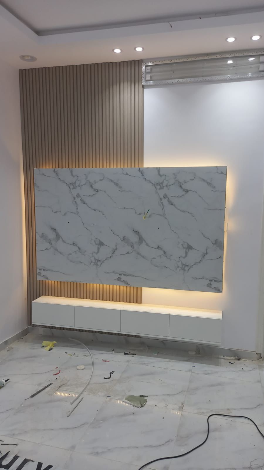 معلم دهانات وفني ديكورات بديل رخام بديل خشب فومات