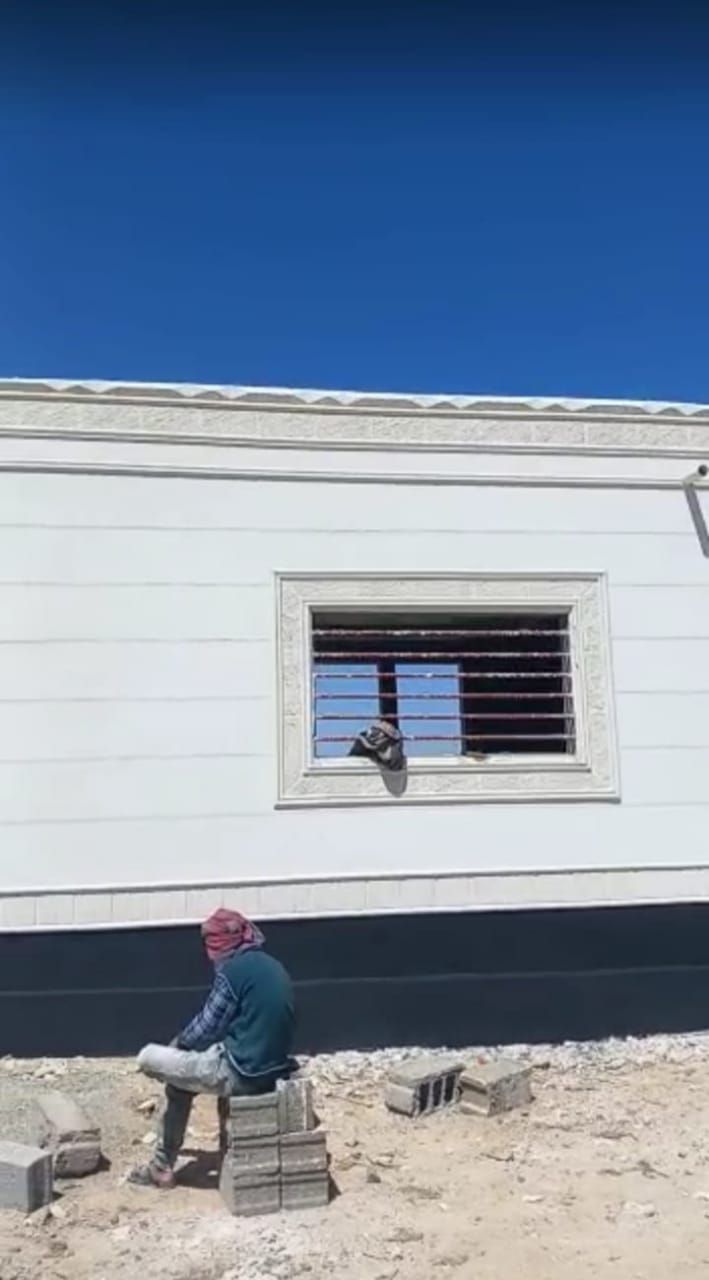 لياس بيضاء وديكورات جبس خارجي جي آر سي بديل الحجر