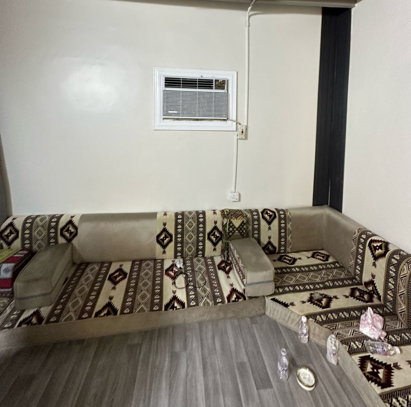 معلم دهانات وجميع انواع الديكورات بمحايل عسير