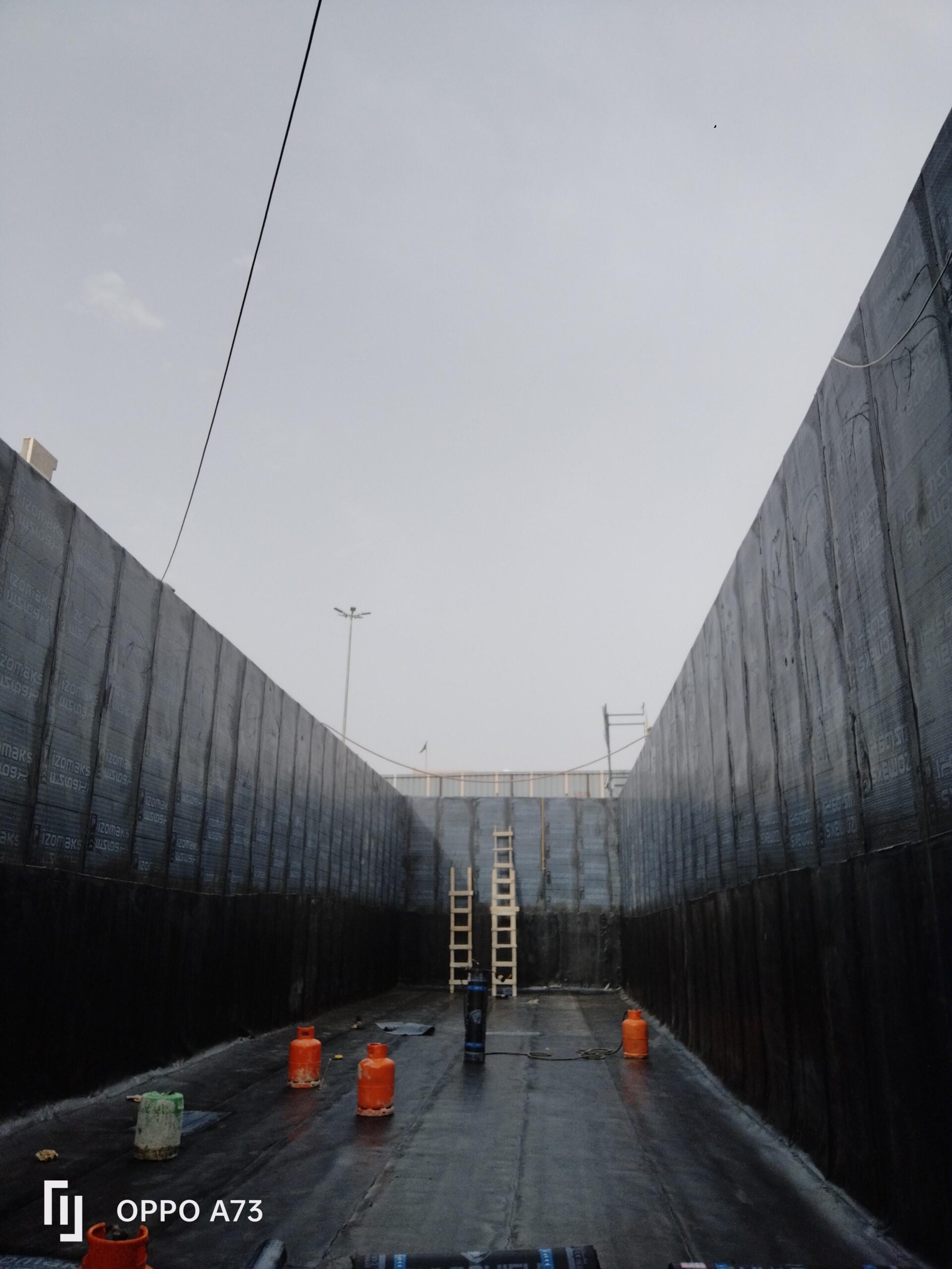 عوازل مائي وحراري