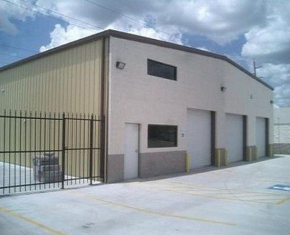 تركيب مظلات مواقف سيارات في جده بأقل الاسعار · ترك