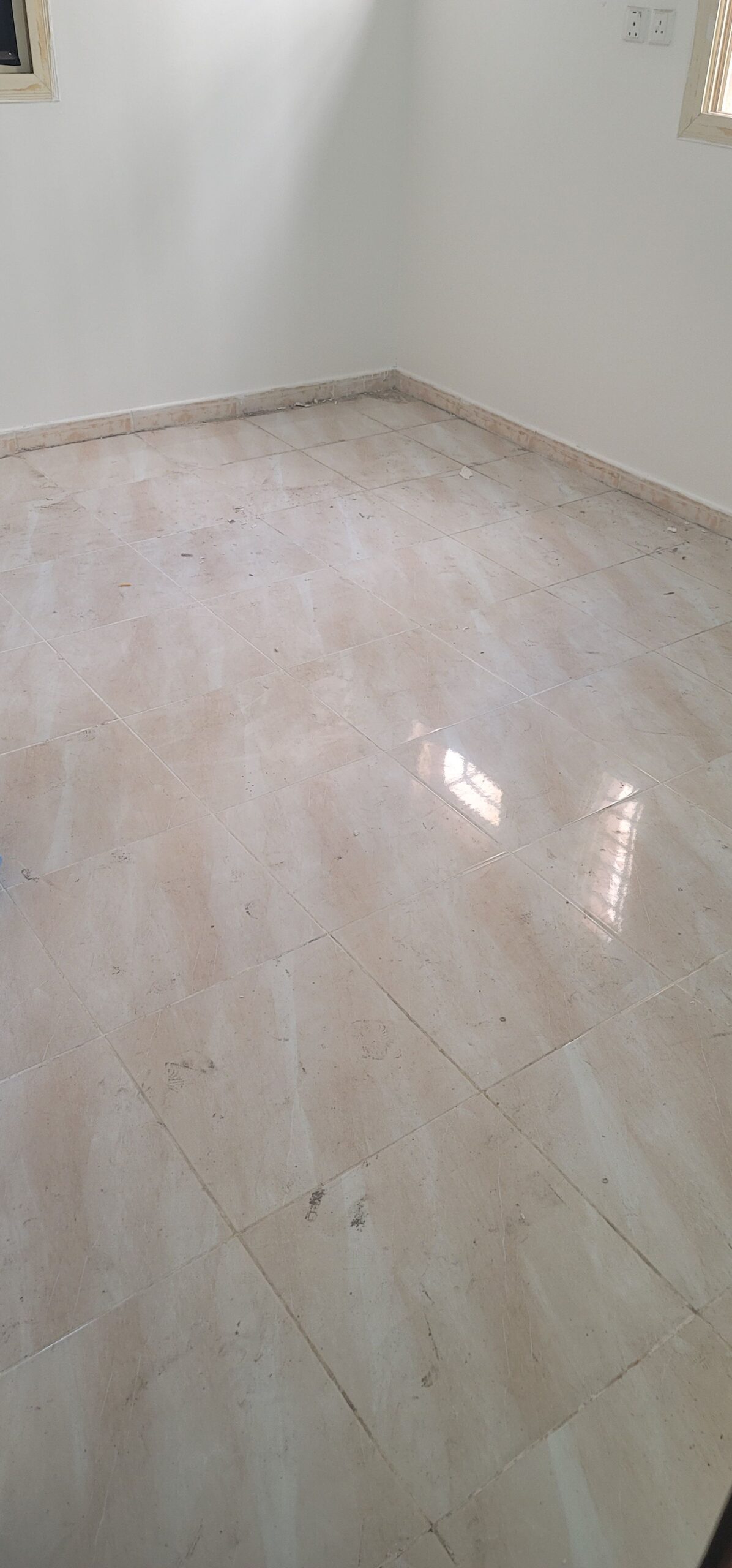 مبلط جميع انواع البلاط