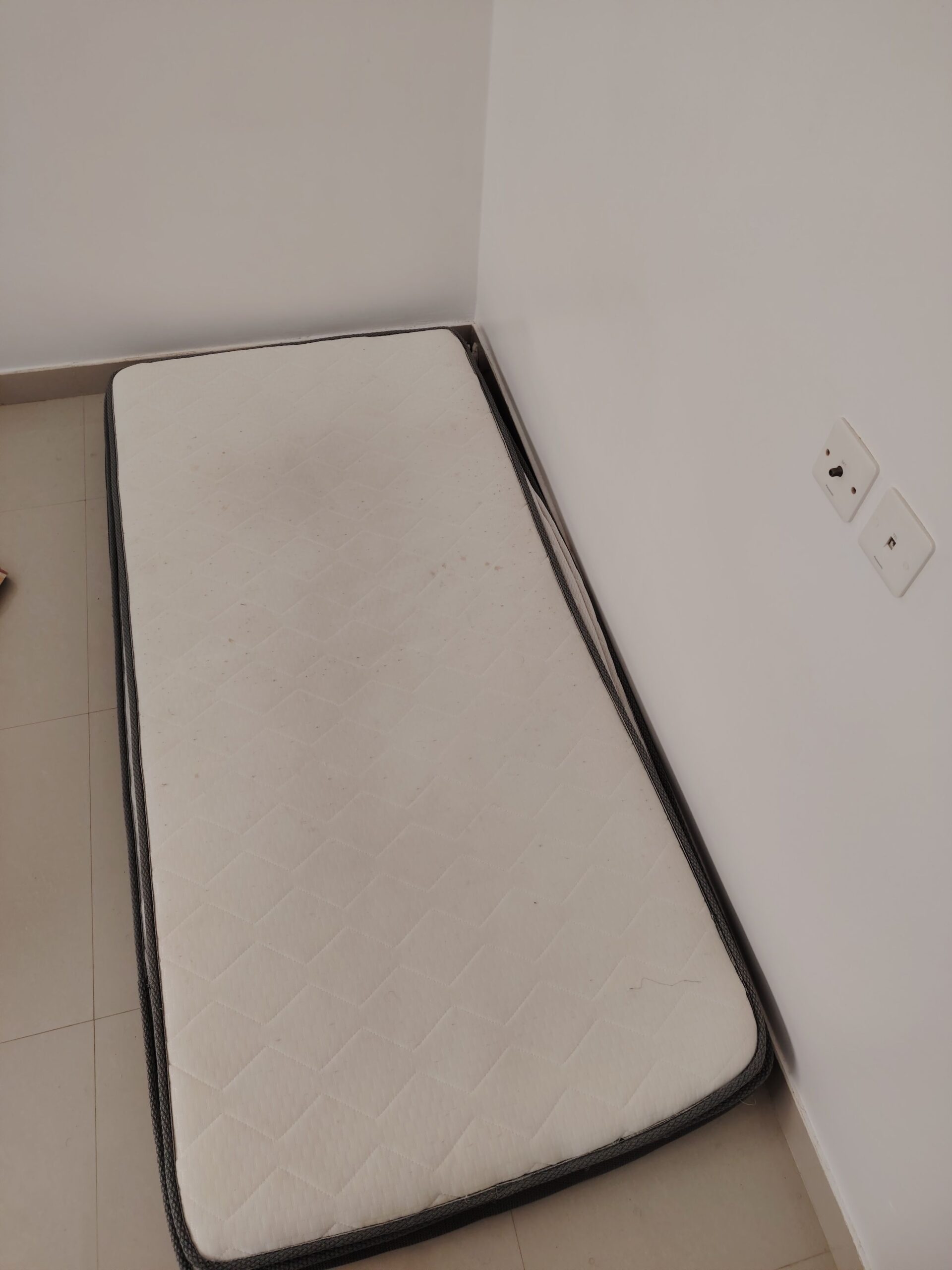 للبيع فراش النوم مستعمل السعر 110ريال المنطقة الخر