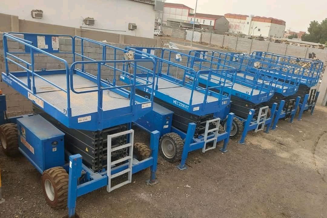 سيزر لفت للايجار رافعة مقصية للايجار رافعة شوكية و