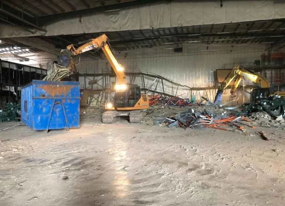 مقاول هدم مباني فلل وعمائر مجاني مقابل السكراب