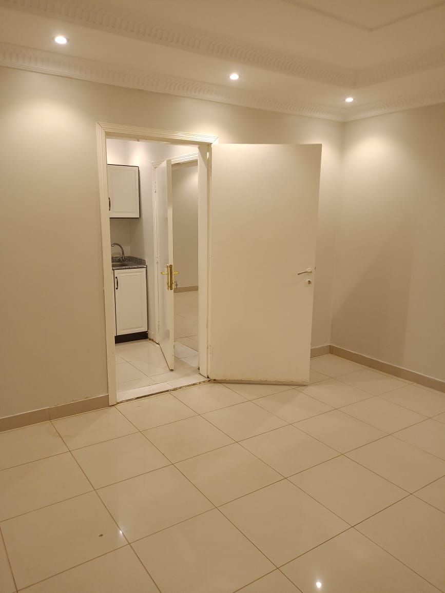 يوجد لدينا شقك للايجار سنوي شهري حي القادسيه اشبيل