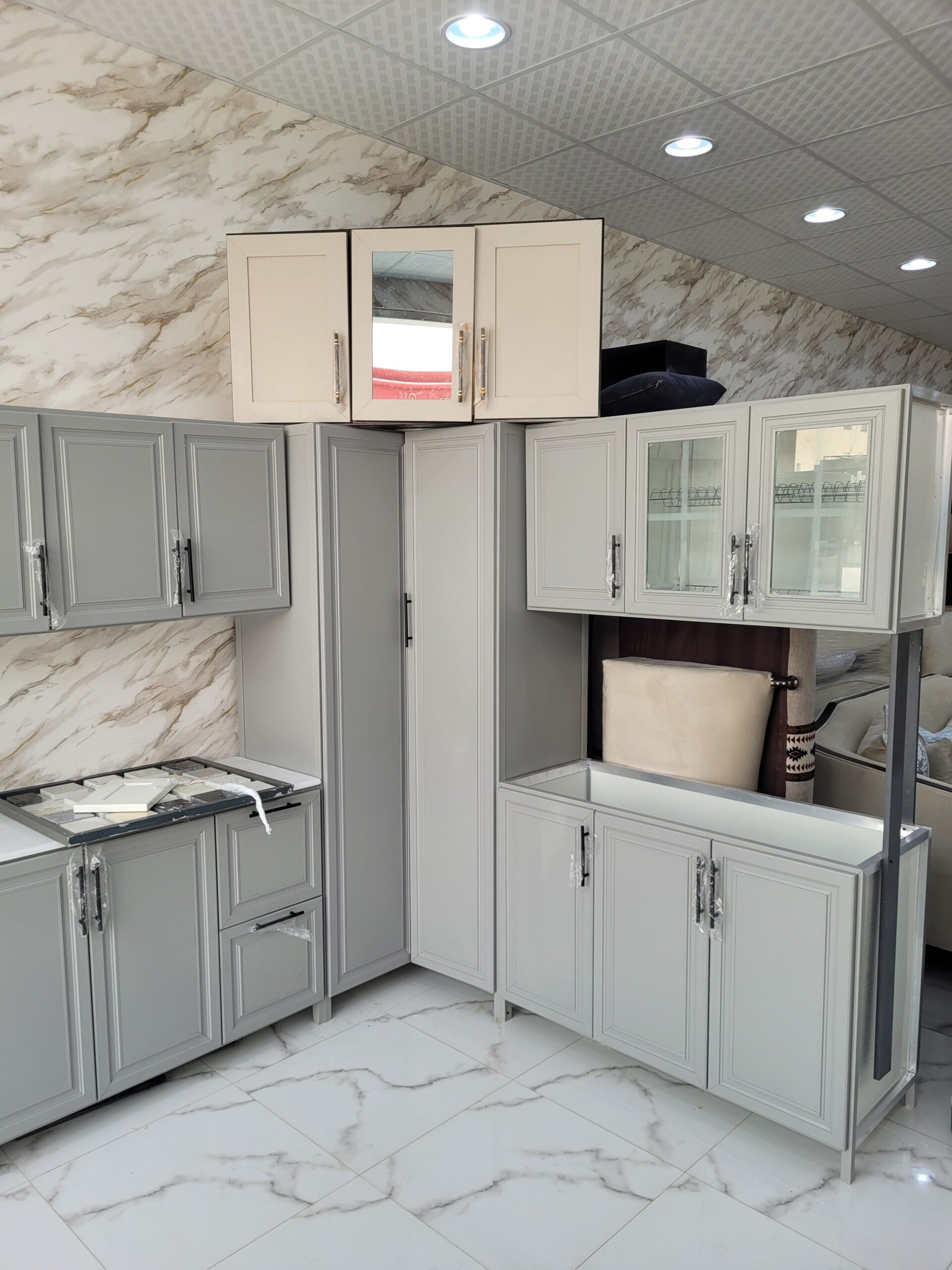 كنبات ومطابخ جديده جاهزه لتسليم الفوري