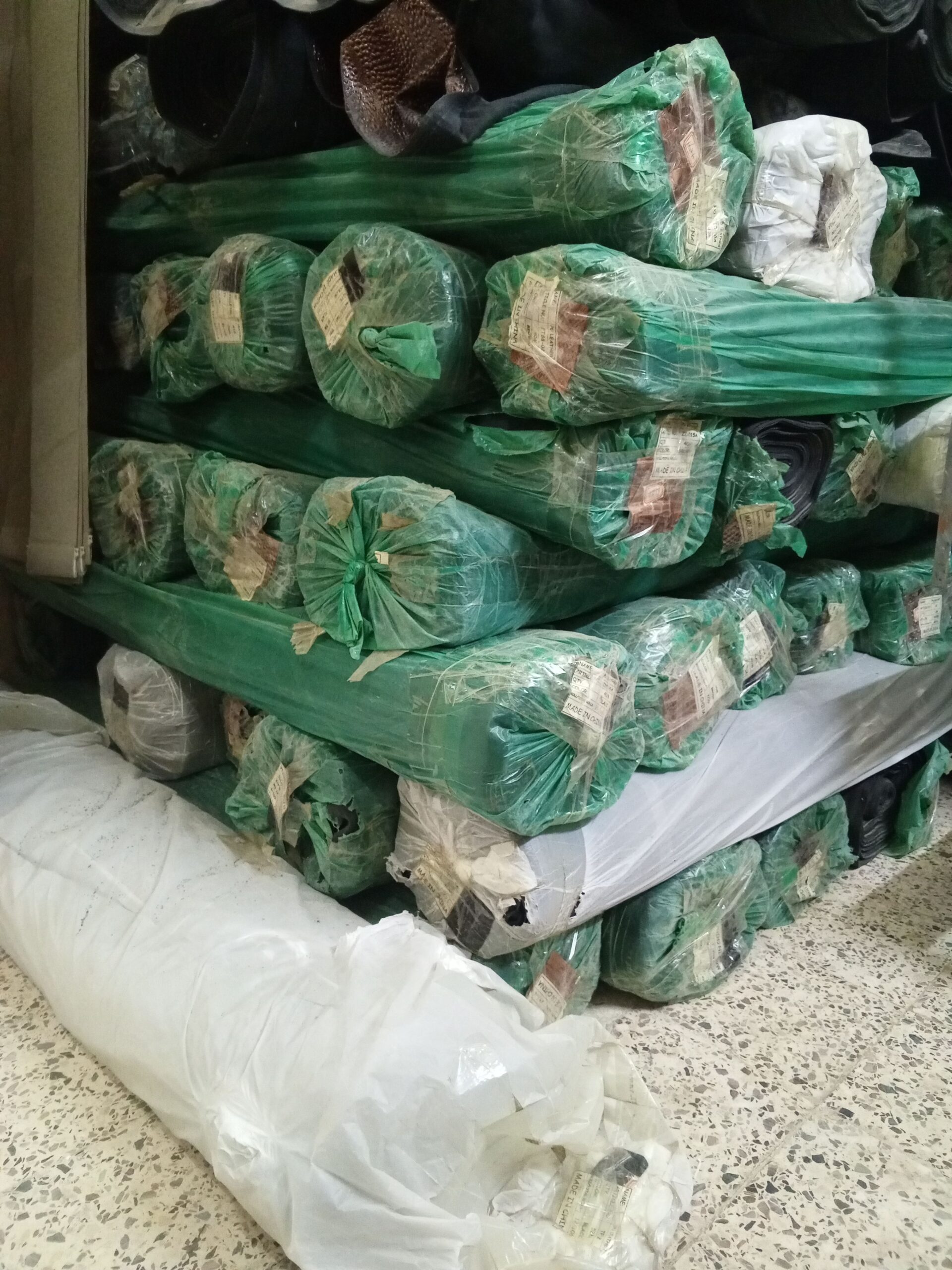 جلد لصناعة الأحذية والشنط وغيره من الصناعات الآخر