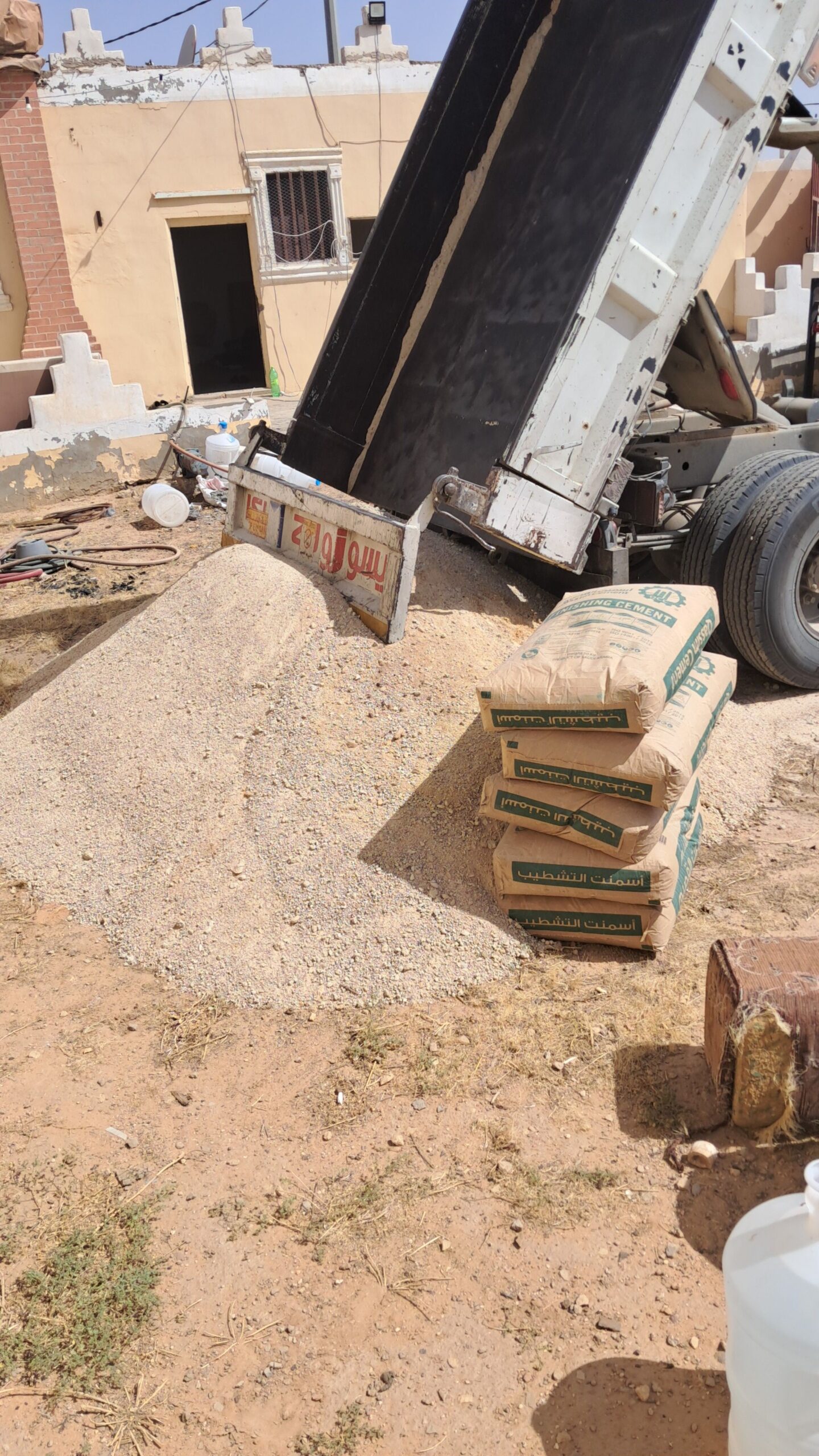 دن قلاب توريد الرمل بريده٠٥٤٣٧٥٨٧٠٦