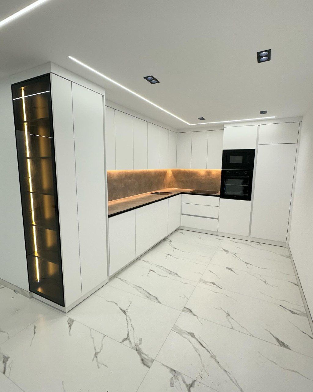 فني مطابخ المنيوم وخشب وصيانه شامله للمطابخ والشبا