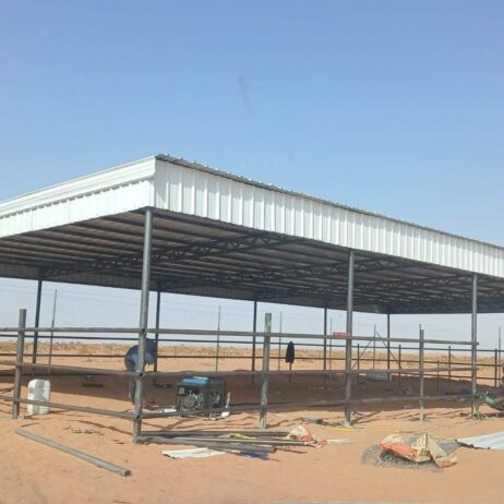 تسوير المزارع والأراضي البيضاء وتركيب شبوك الملاعب