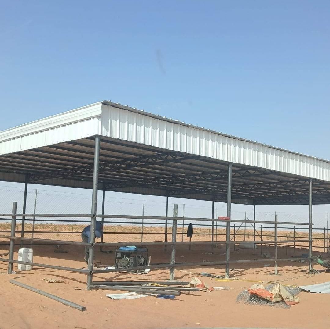 تسوير المزارع والأراضي البيضاء وتركيب شبوك الملاعب