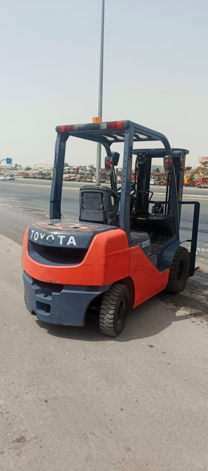 فركلفت رافعة شوكيه للايجار جميع انواع الاحجام