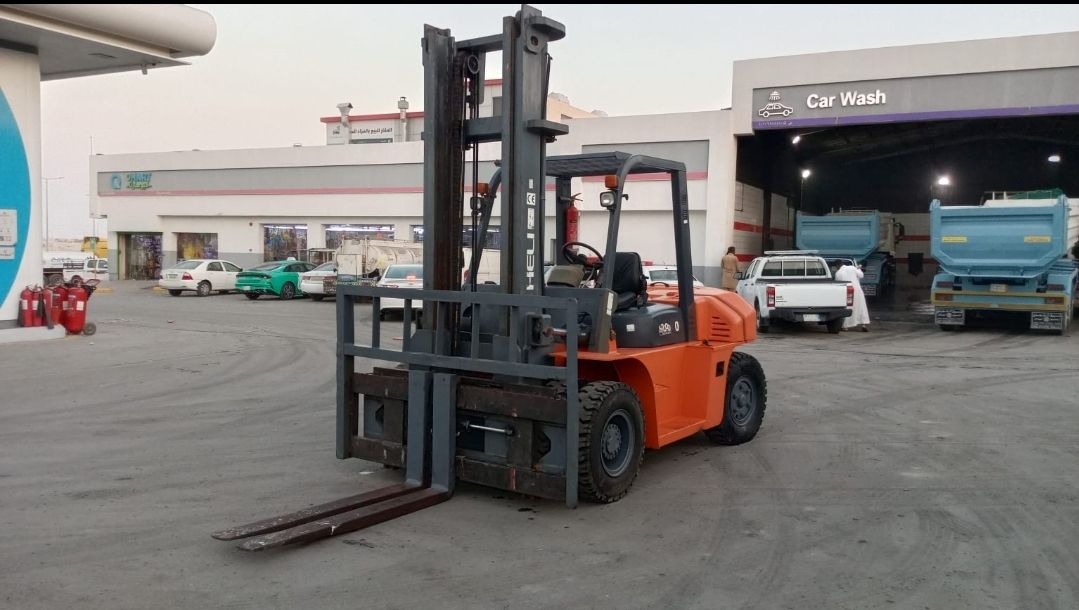 رافعات شوكيه للإيجار من 2طن إلي 16طن موديلات حديثة