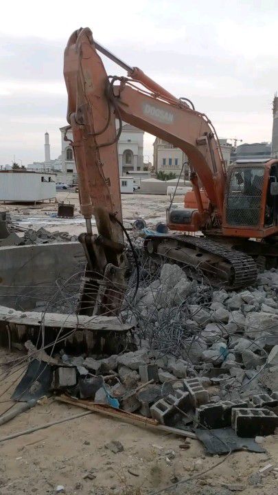 مقاول هدم مباني فلل وعمائر مجاني مقابل السكراب