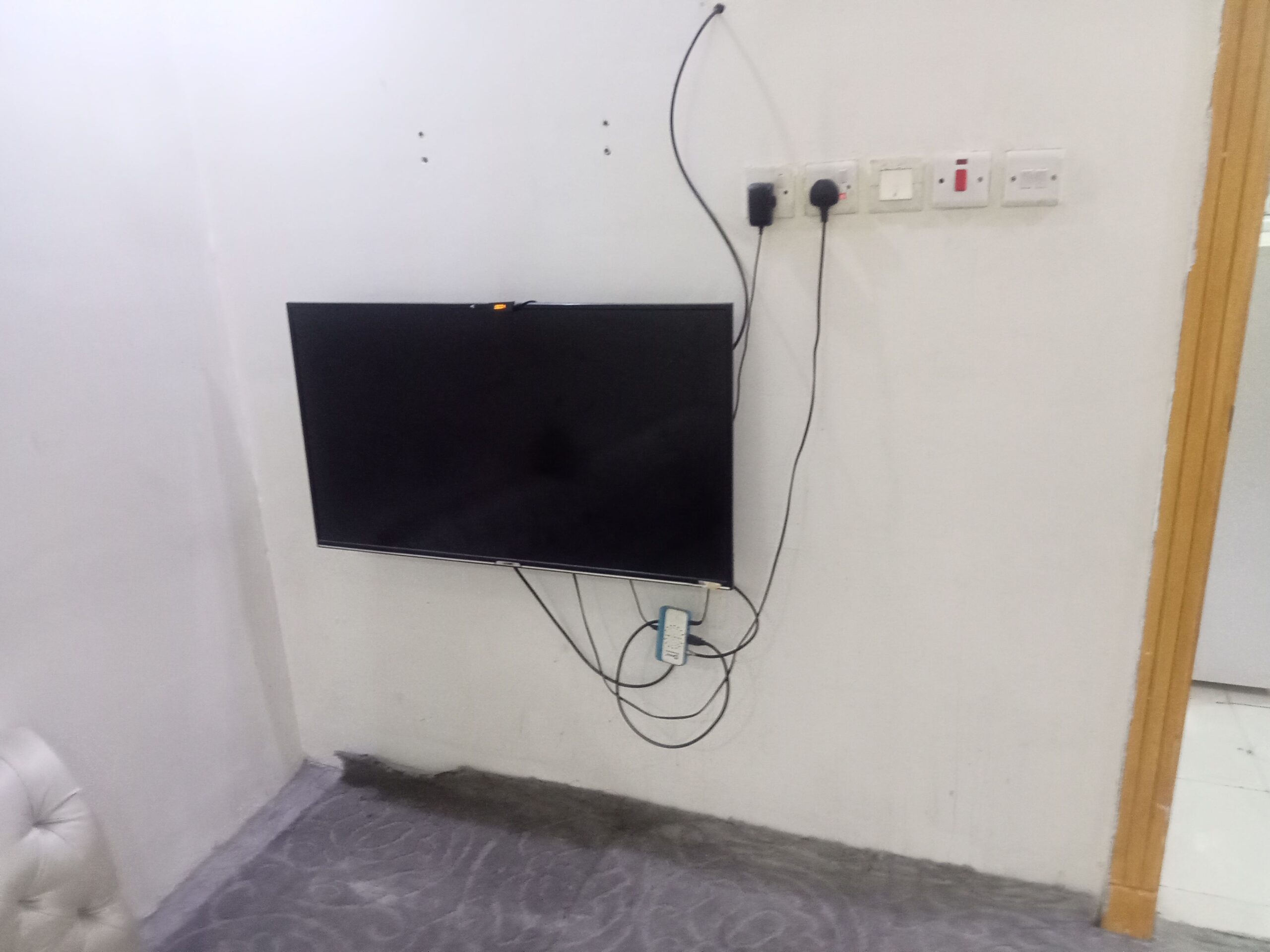 الرياض حي الحزم شارع حمزه بجوار بنك الراجحي