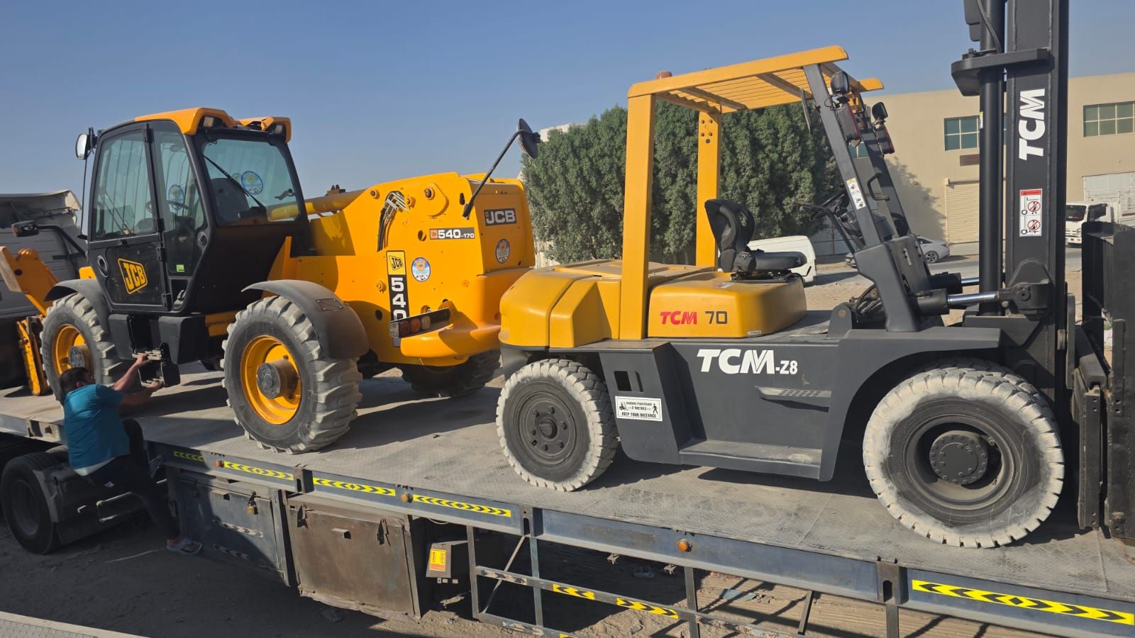 تأجير رافعات شوكيه وكرينات وجميع المعدات الثقيله