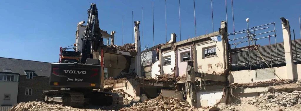 مقاول هدم مباني فلل وعمائر مجاني مقابل السكراب