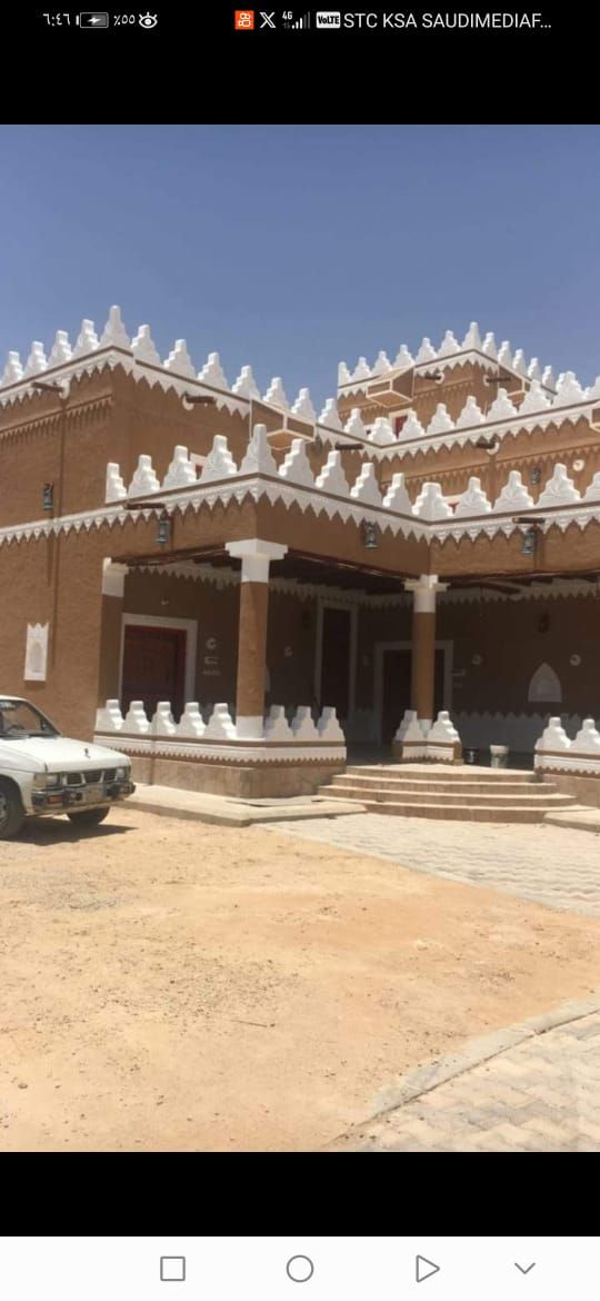 تسوير المزارع والأراضي والملاعب وتوريد وزراعة النخ