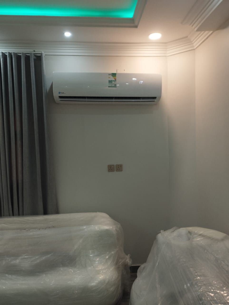 فني تكييف وتبريد