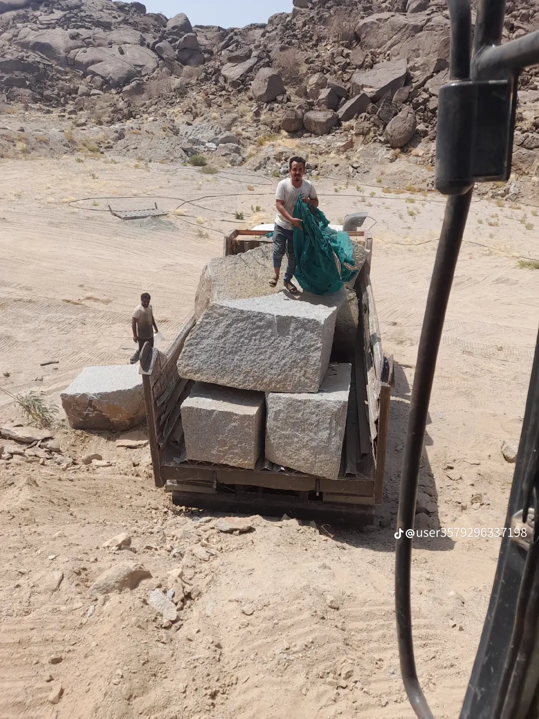 بوكلين للايجار وبناءالحجر