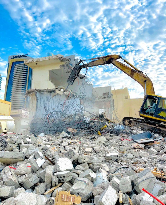 مقاول هدم مباني فلل وعمائر مجاني مقابل السكراب