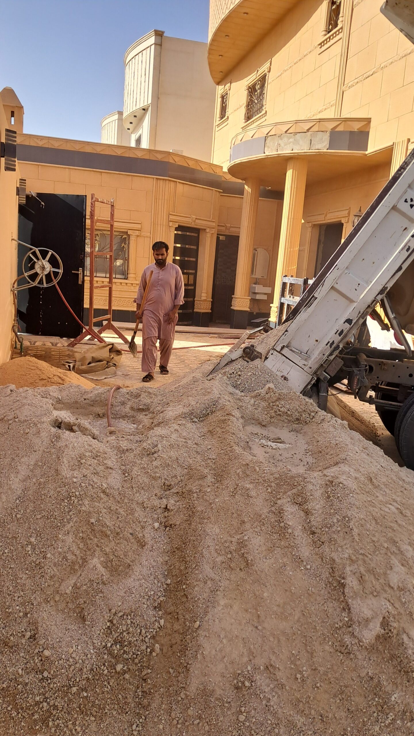 دن قلاب توريد الرمل بريده٠٥٤٣٧٥٨٧٠٦